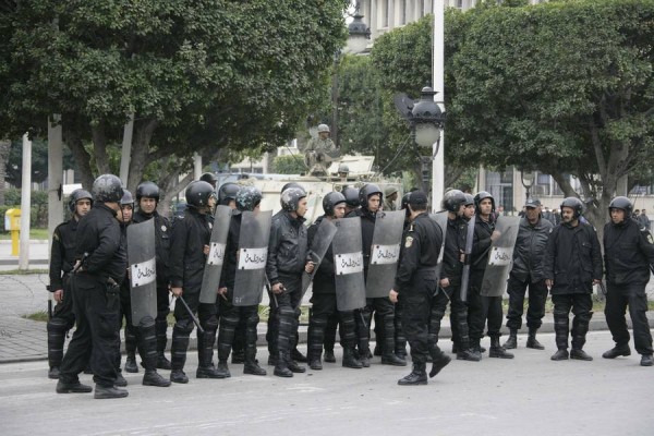 Policías anti disturbios en Túnez. / AI