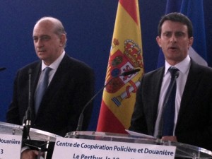 Jorge Fernández Díaz junto al ministro del Interior de Francia, Manuel Valls. / Interior