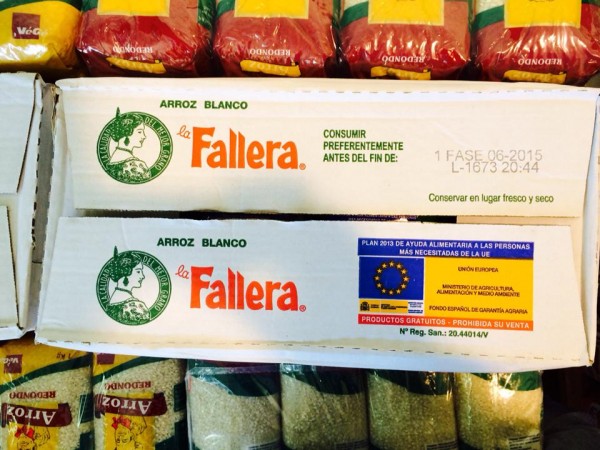 Alimentos donados por la UE que han recogido las asociaciones solidarias de Andalucía para los refugiados saharauis. / S.R.