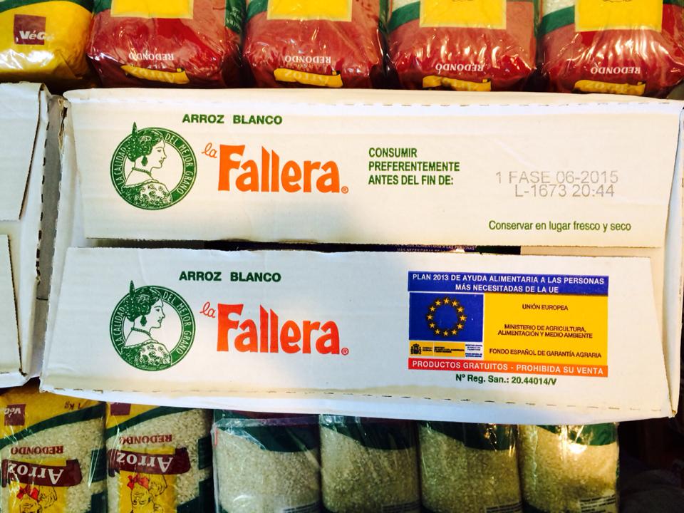 Alimentos donados por la UE que han recogido las asociaciones solidarias de Andalucía para los refugiados saharauis. / S.R.