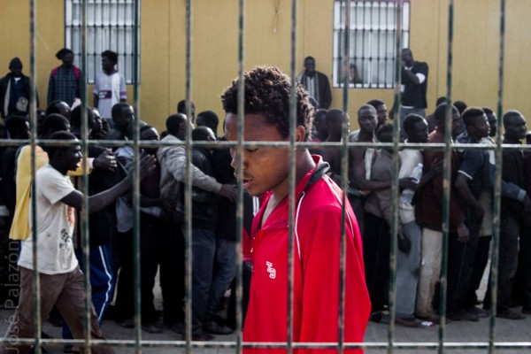 Uno de los chicos que ha atravesado hoy la valla de Melilla. / José Palazón