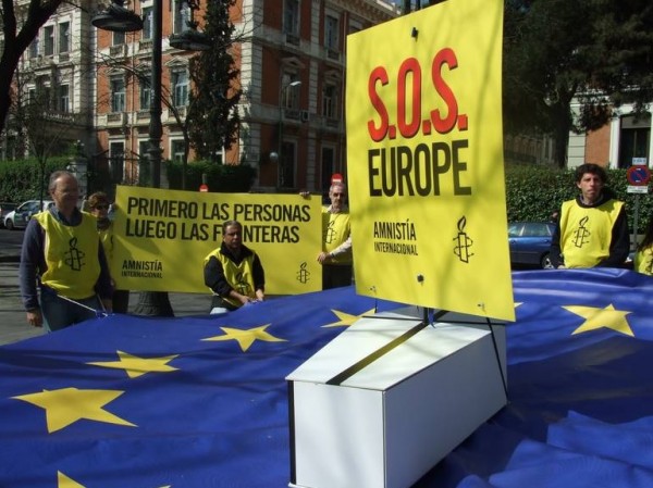 Manifestantes frente al Ministerio del Interior español. / A.I