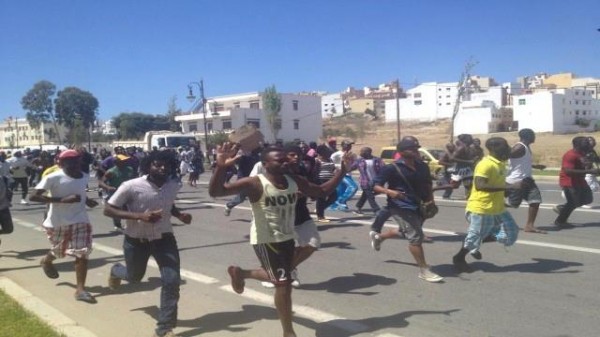 Manifestación en Tánger contra los asaltos a barrios de migrantes. / M.G