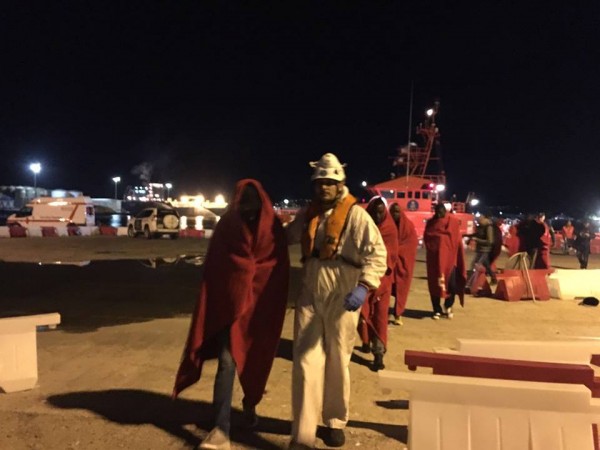 Un grupo de mgirantes subsaharianos llega al puerto de Motril. Miguel Ángel Pachón